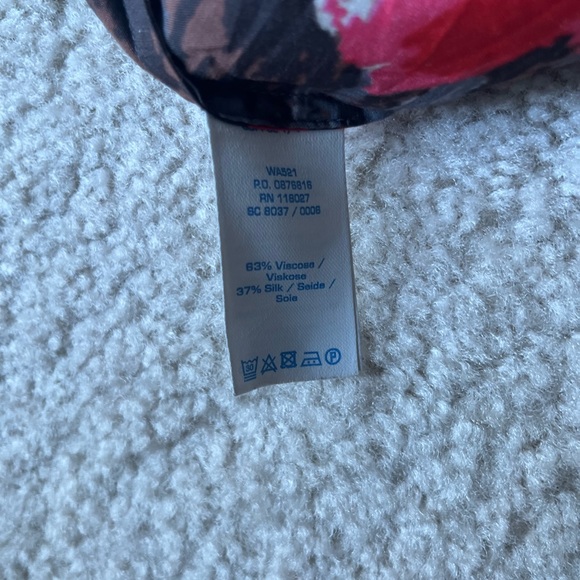 Boden Collared Bella Viscose Silk Top, style # WA521, size US8/UK12 3/4 sleeve. - Picture 3 of 3